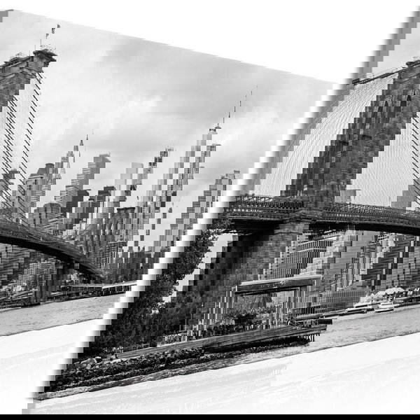 Impressão em tela 'Road to Manhattan Narrow Black and White'