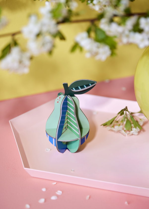 Papierskulptur 'Birnenregal'