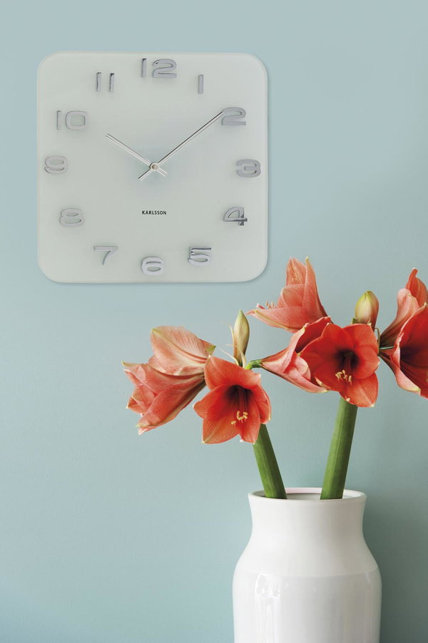 Minimalistische Wanduhr