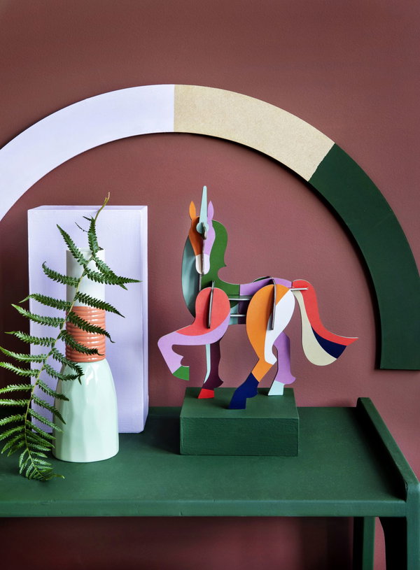 Papierskulptur 'Lebendiges Einhorn'