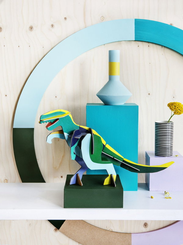 Papierskulptur 'Leuchtender Dino'