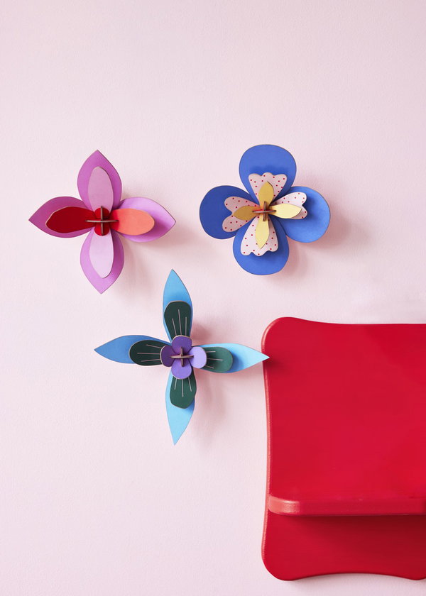 Wanddeko Papier 'Leuchtende Papierblume'