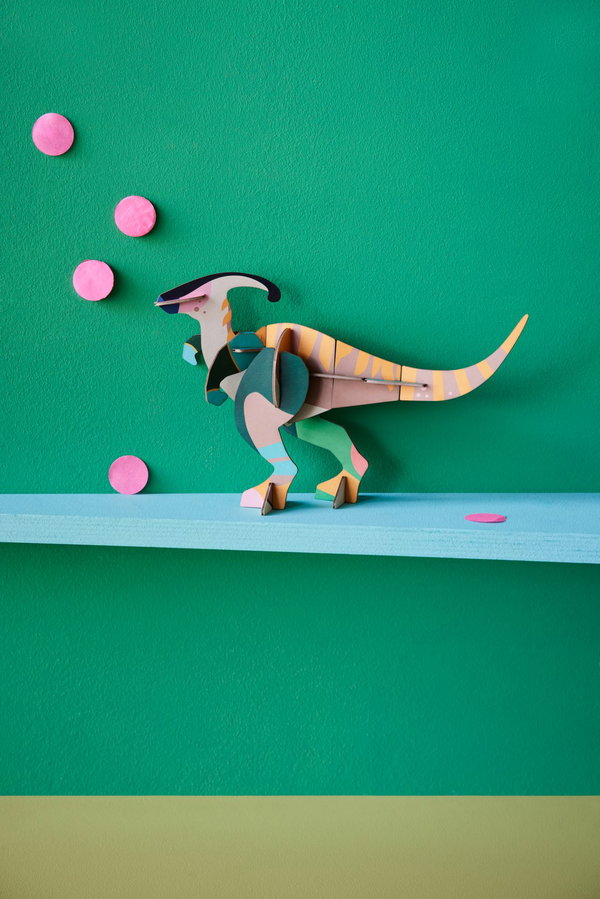 Papierskulptur 'Leuchtender Dino'