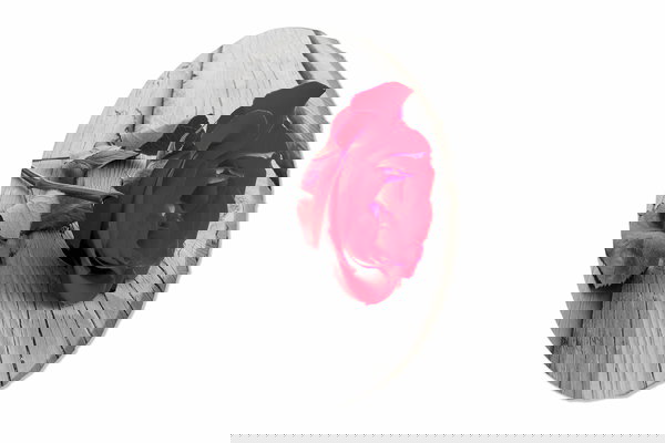 Tableau rond 'Scarlet Solace'