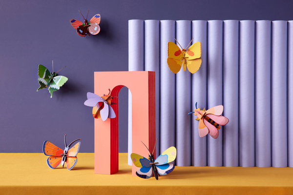 Wanddeko Papier 'Rosenbiene'