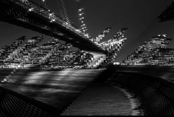 Behang 'Brooklyn Bridge by Night' 400x270cm
