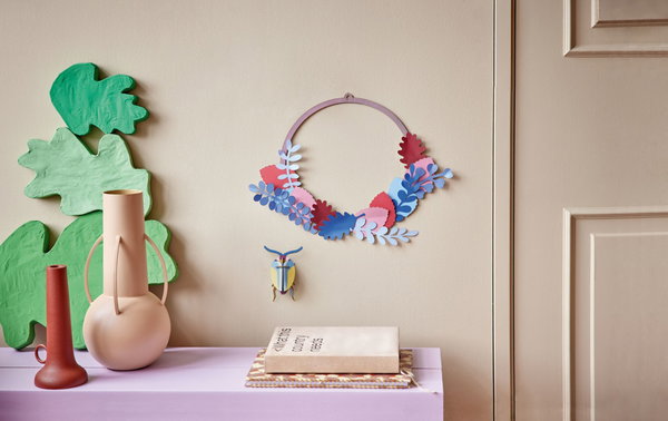 3D Wandobject gemaakt van karton 'Beetle Floral Wreath'
