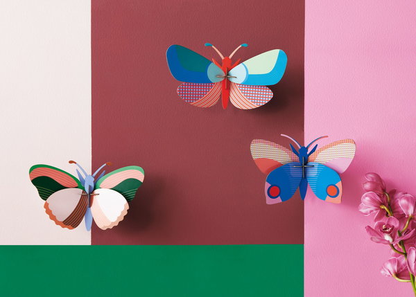 Wanddeko Papier 'Leuchtender Schmetterling'