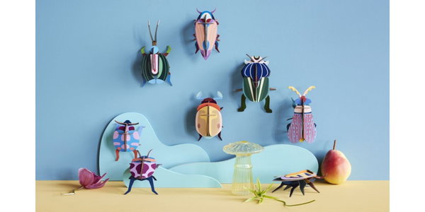 Wanddeko Papier 'Leuchtender Käfer'