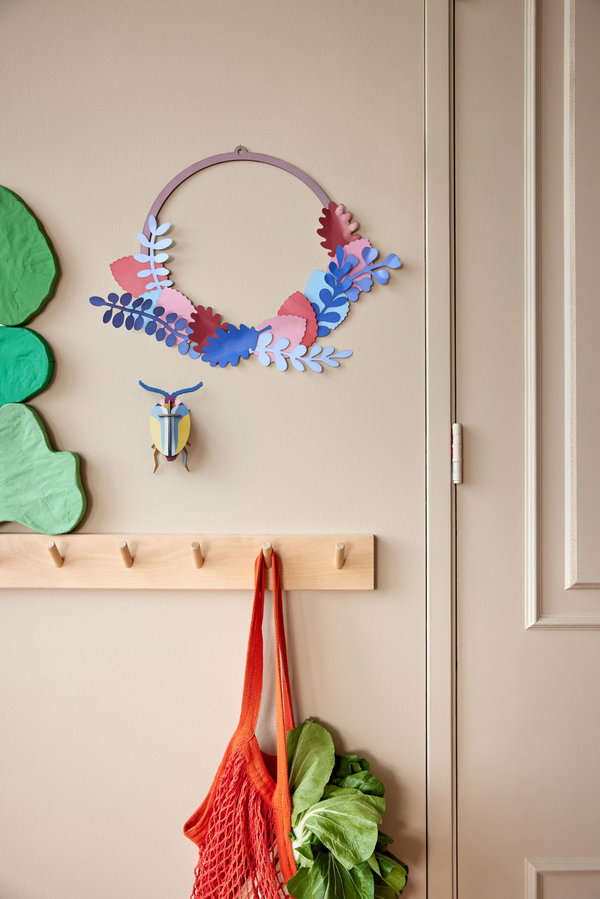 3D Wandobject gemaakt van karton 'Beetle Floral Wreath'