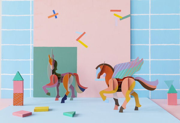 Papierskulptur 'Lebendiges Einhorn'