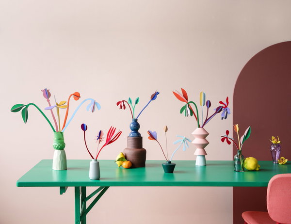 Papierskulptur 'Karmesinrote Blüte'