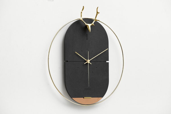 Minimalistische Wanduhr