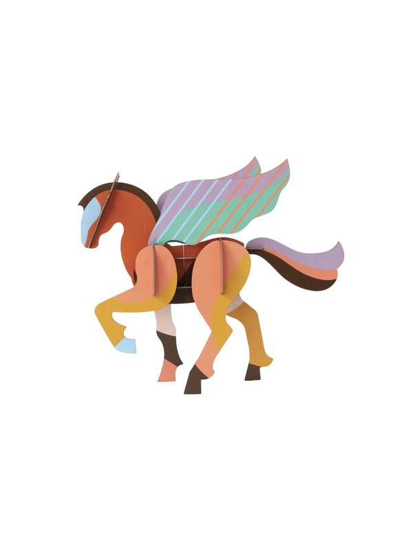 Sculture di carta 'Winged Horse Decor'
