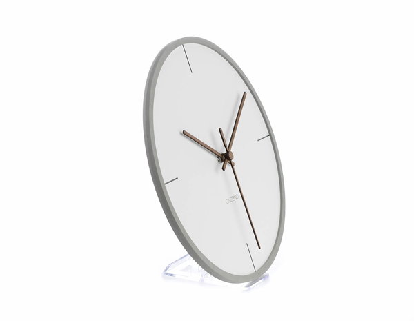 Design Wanduhr 'THE MATURE.'