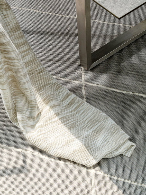 Design In- &amp; Outdoor-Teppich Metro Grau