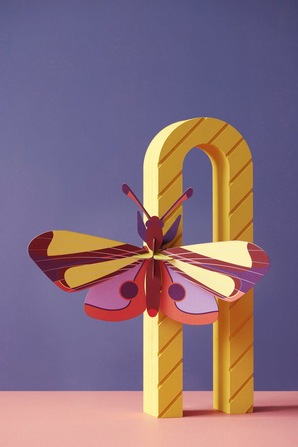Wanddeko Papier 'Leuchtende Motte'
