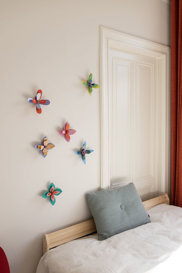 Wanddeko Papier 'Verspielte Blumenbastelei'