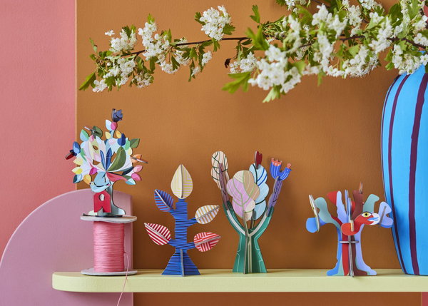Papierskulptur 'Verspielter Baum'