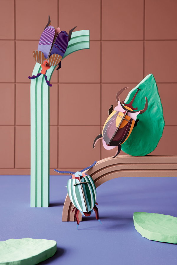 Wanddeko Papier 'Regenbogen-Käfer'