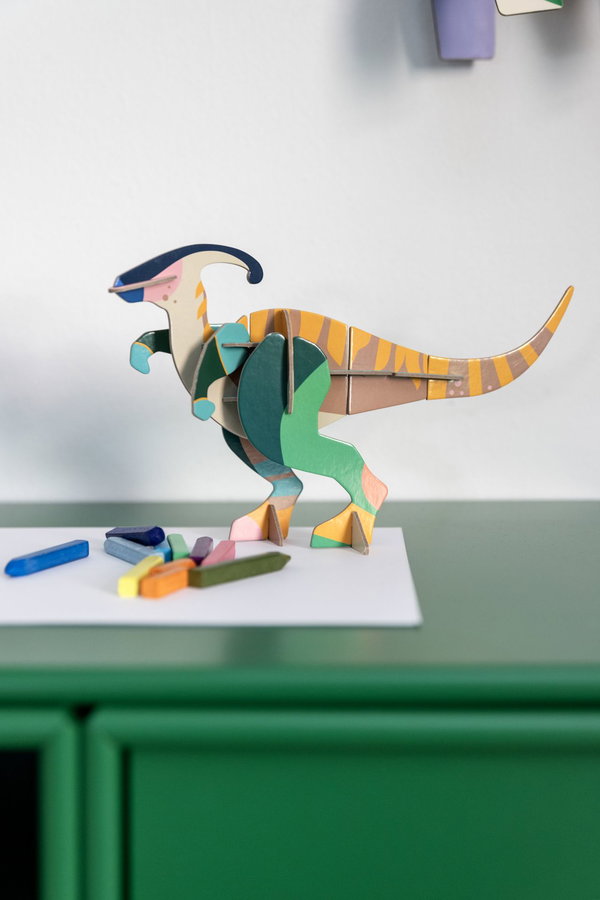 Papierskulptur 'Leuchtender Dino'