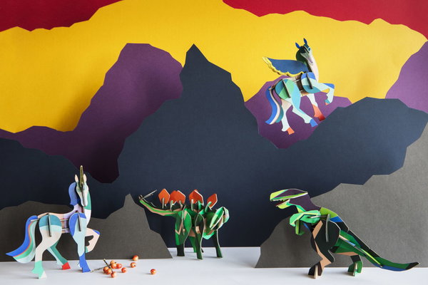 Sculture di carta 'Spiked Dino Decor'