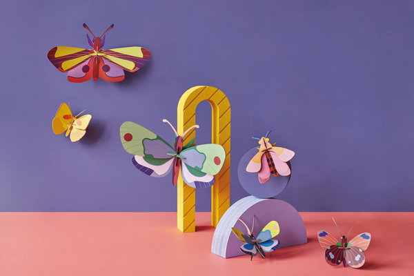 Wanddeko Papier 'Leuchtende Motte'