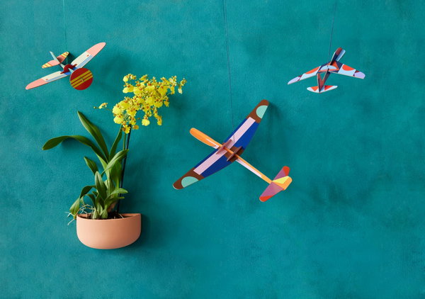 Décoration suspendue 'Colorful Plane Decor'