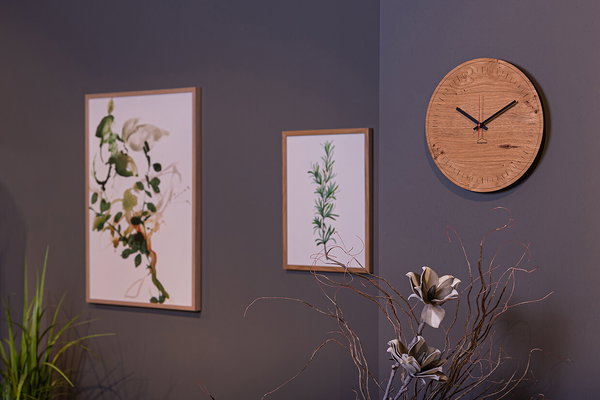 Design Wanduhr 'Akkuhrat Eiche rund'