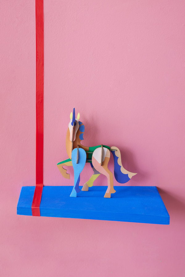 Papierskulptur 'Leuchtendes Einhorn'
