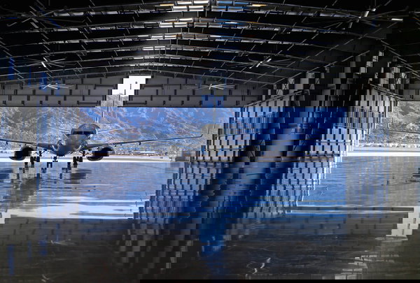 Behang 'My Hangar' 400x270cm