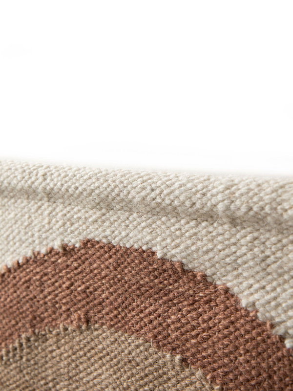 Elegant mix of material in detail