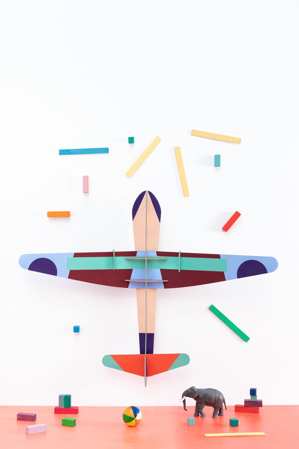 Wanddeko Papier 'Leuchtendes Papierflugzeug'