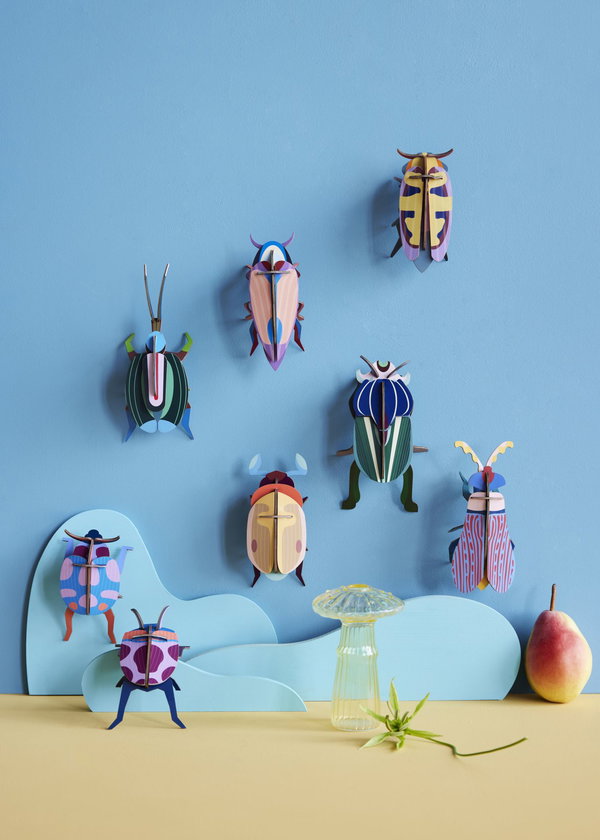 Wall deco 3d of cardboard 'Elegant Green Bug'