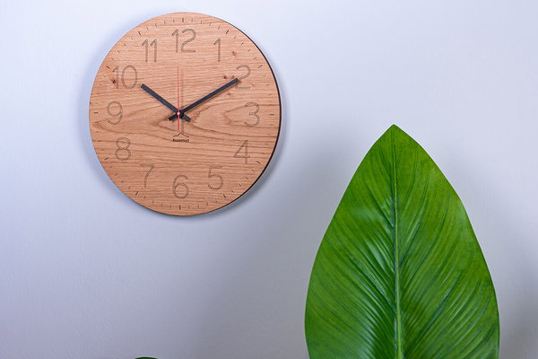 Design Wanduhr 'Duhrchblick Eiche rund'