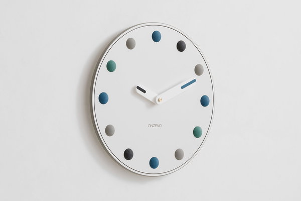 Minimalistische Wanduhr