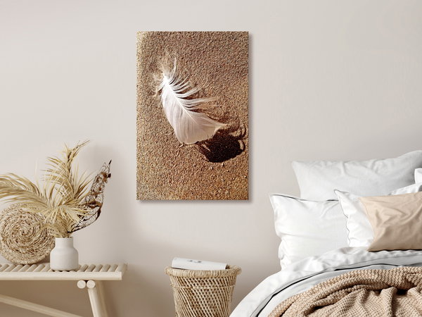 Kunstdruck auf Leinwand 'Feather on the Sand Vertical'