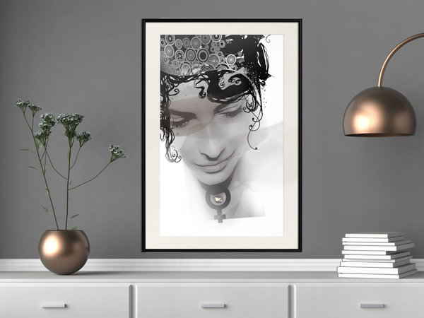 Poster 'Delicate Features'
