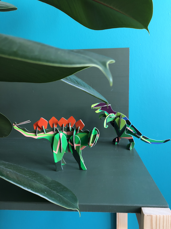 Sculture di carta 'Spiked Dino Decor'