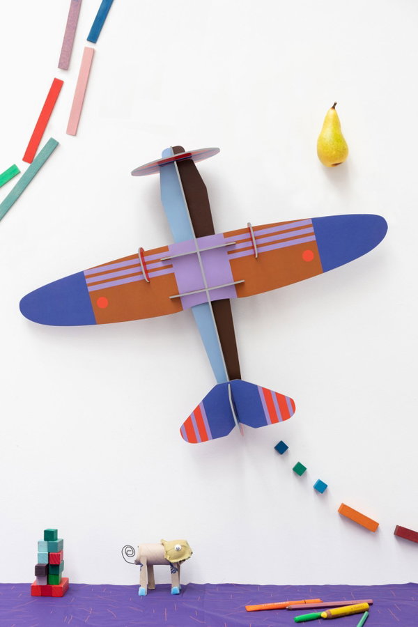 Karton skulptura za zid 'Vintage Paper Plane'