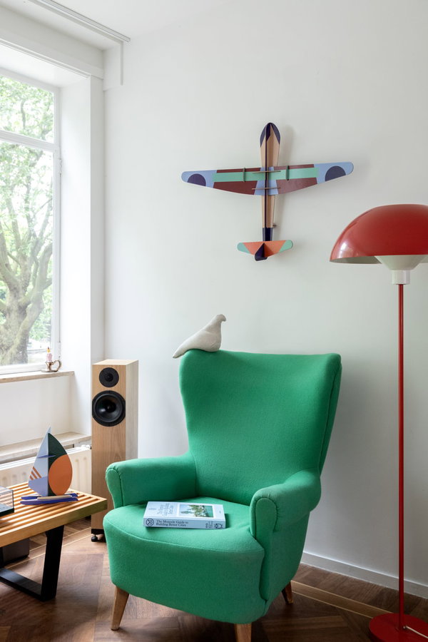 Papierskulptur 'Abstraktes Segelboot'