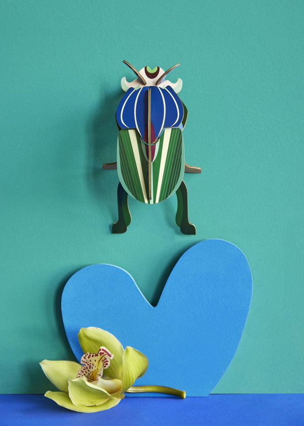 Wall deco 3d of cardboard 'Elegant Green Bug'