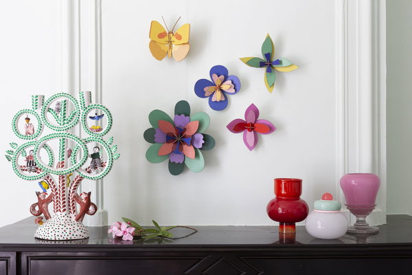 Wanddeko Papier 'Layecrimson-Blume'
