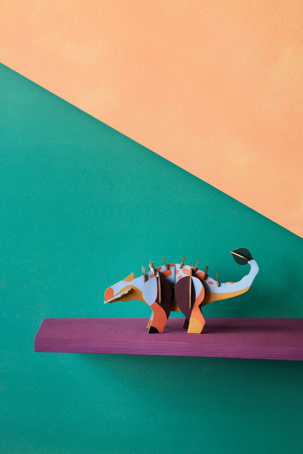 Papierskulptur 'Stacheliger Dino'