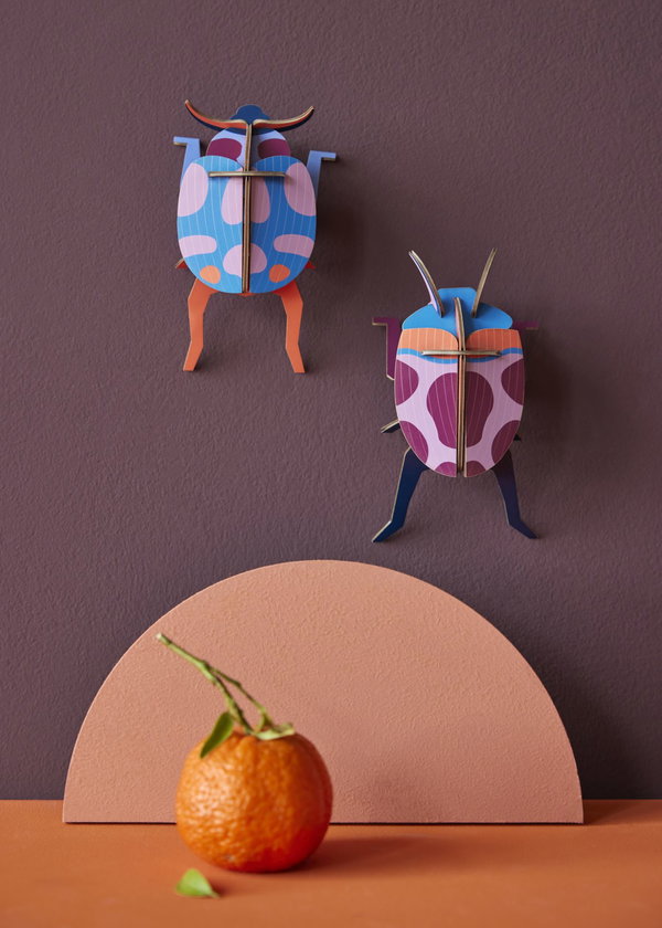 Wanddeko Papier 'Leuchtendes Käfer-Duo'