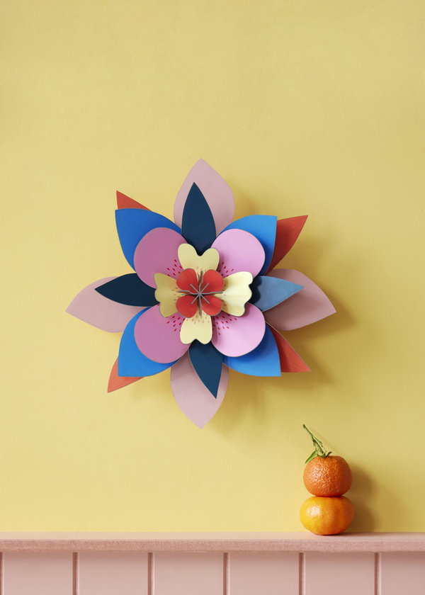 Wanddeko Papier 'Ausdrucksvolle Papierblüte'