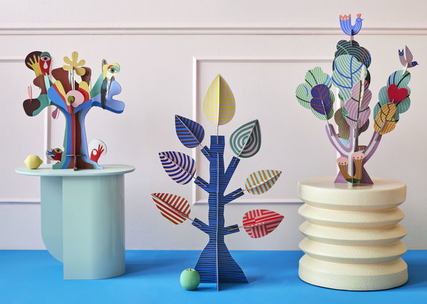 Papierskulptur 'Gestreifter Baum'