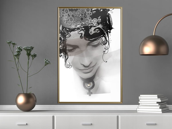 Poster 'Delicate Features'