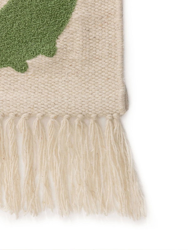 Elegant mix of material in detail