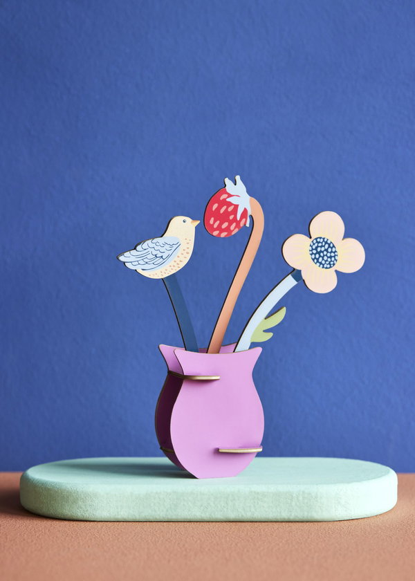 Papierskulptur 'Verspielte Blüte'